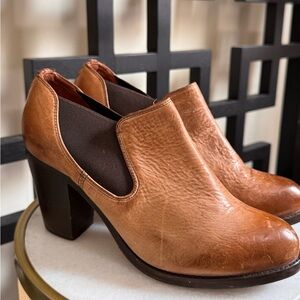 Ariat 'Geneva' Women's Distressed Brown Leather Ankle Booties 8.5